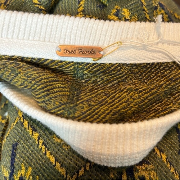 Free People Pop Palm Tree Combo Lightweight Pullover Top with Finger Holes - Picture 2 of 14